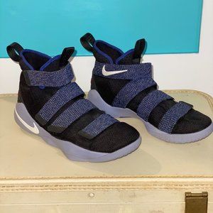 Nike Lebron Soldier Basketball shoes